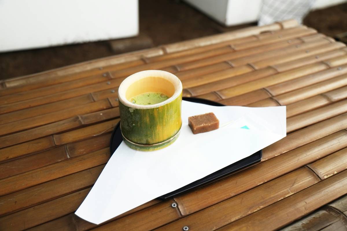 comparison of sustainable coffee features like reusable cup and hemp filter setup on bamboo countertop